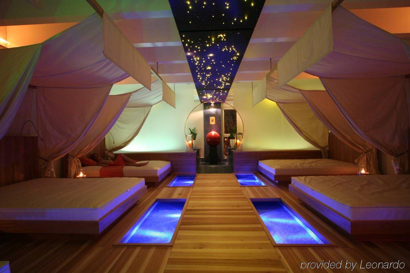 Posthotel Holiday Villa Arosa Facilities photo
