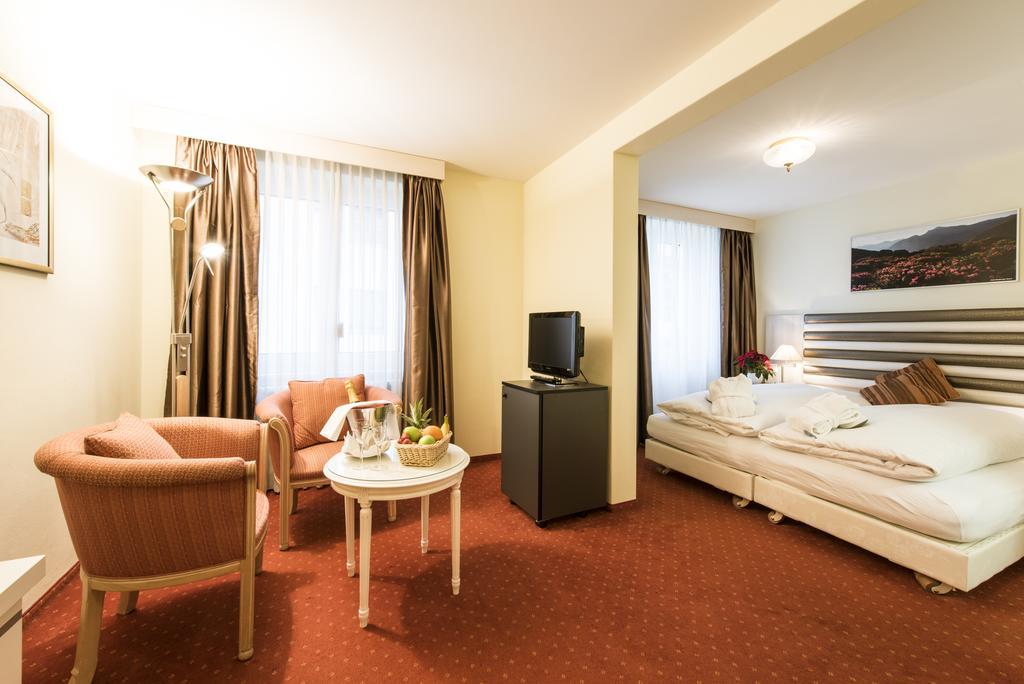 Posthotel Holiday Villa Arosa Exterior photo