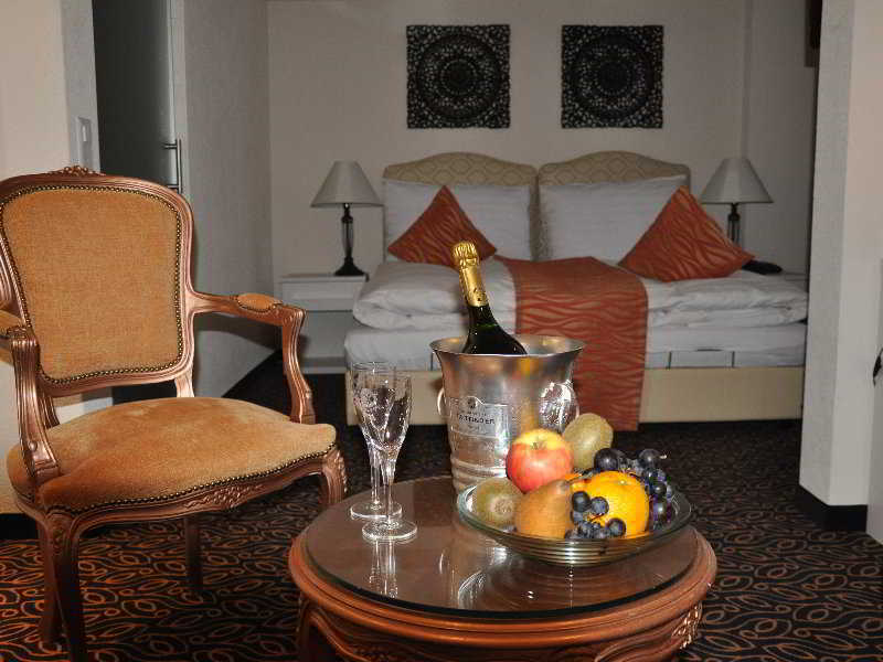 Posthotel Holiday Villa Arosa Room photo